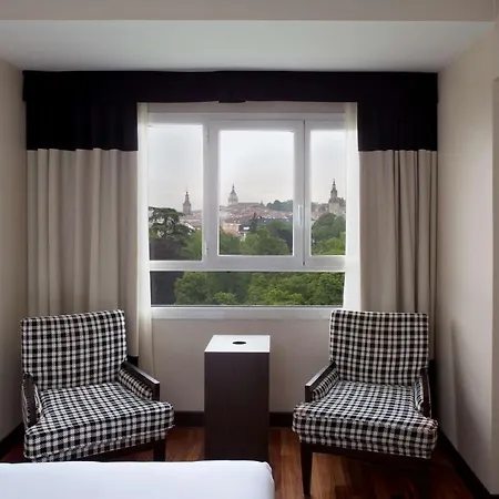 Nh Canciller Ayala Hotel 4*