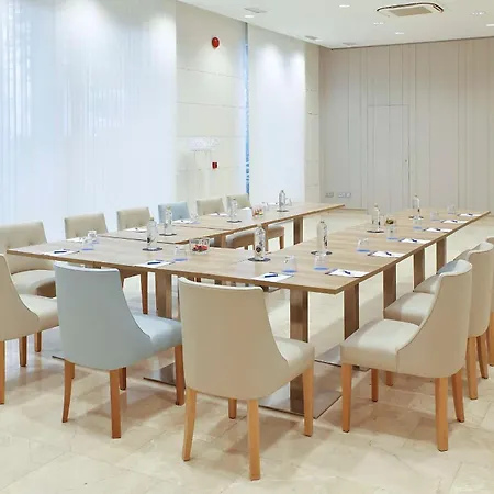 Hotel Nh Canciller Ayala