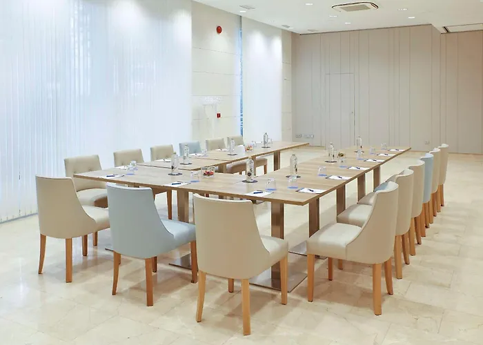 Hotel Nh Canciller Ayala