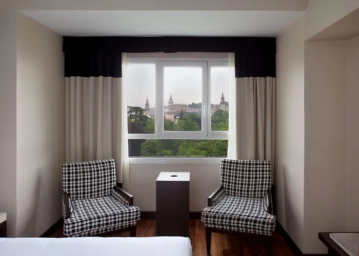 Hotel Nh Canciller Ayala