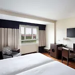 Nh Canciller Ayala Hotel 4*