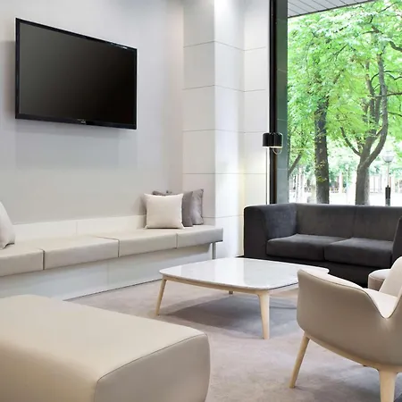 Nh Canciller Ayala Hotel 4*