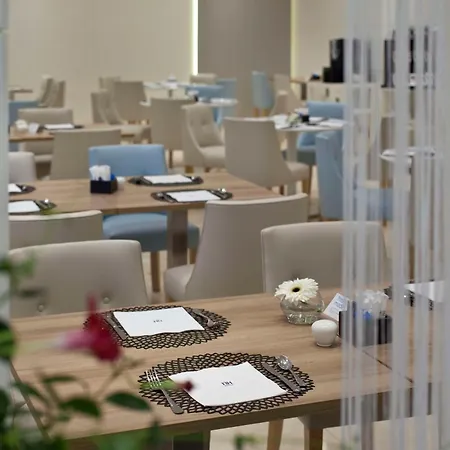 Hotel Nh Canciller Ayala 4*