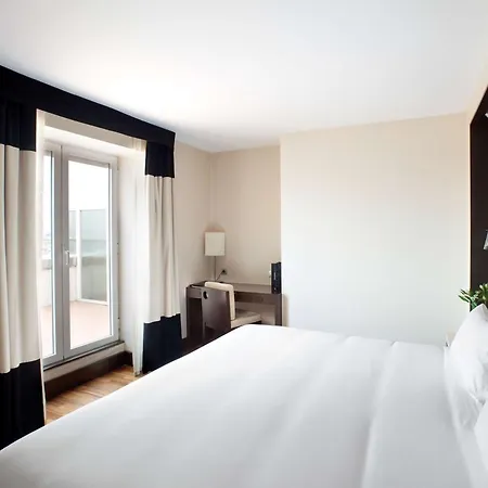 Nh Canciller Ayala Hotel