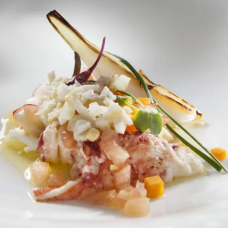 Nh Canciller Ayala Hotel 4*