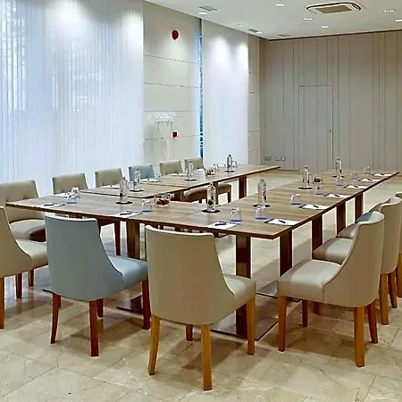 Nh Canciller Ayala Hotel 4*
