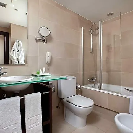 Hotel Nh Canciller Ayala 4*