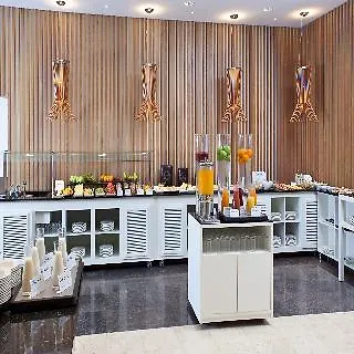Nh Canciller Ayala Hotel 4*