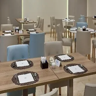 Hotel Nh Canciller Ayala