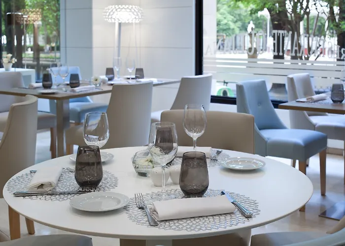 Nh Canciller Ayala Hotel 4*