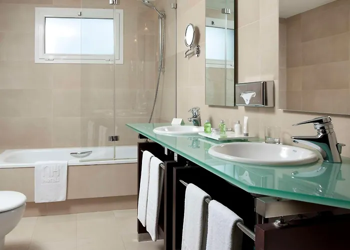 Nh Canciller Ayala Hotel 4*