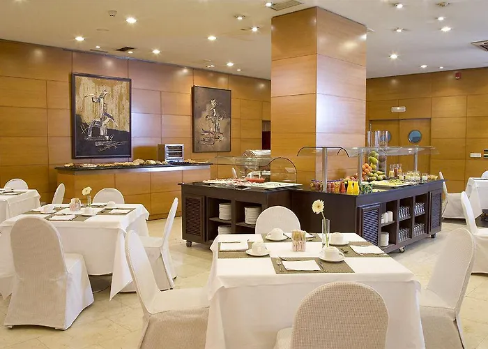 Nh Canciller Ayala Hotel 4*